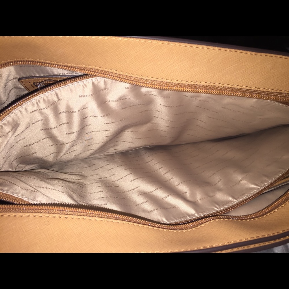 Michael Kors Purse - Picture 4 of 8